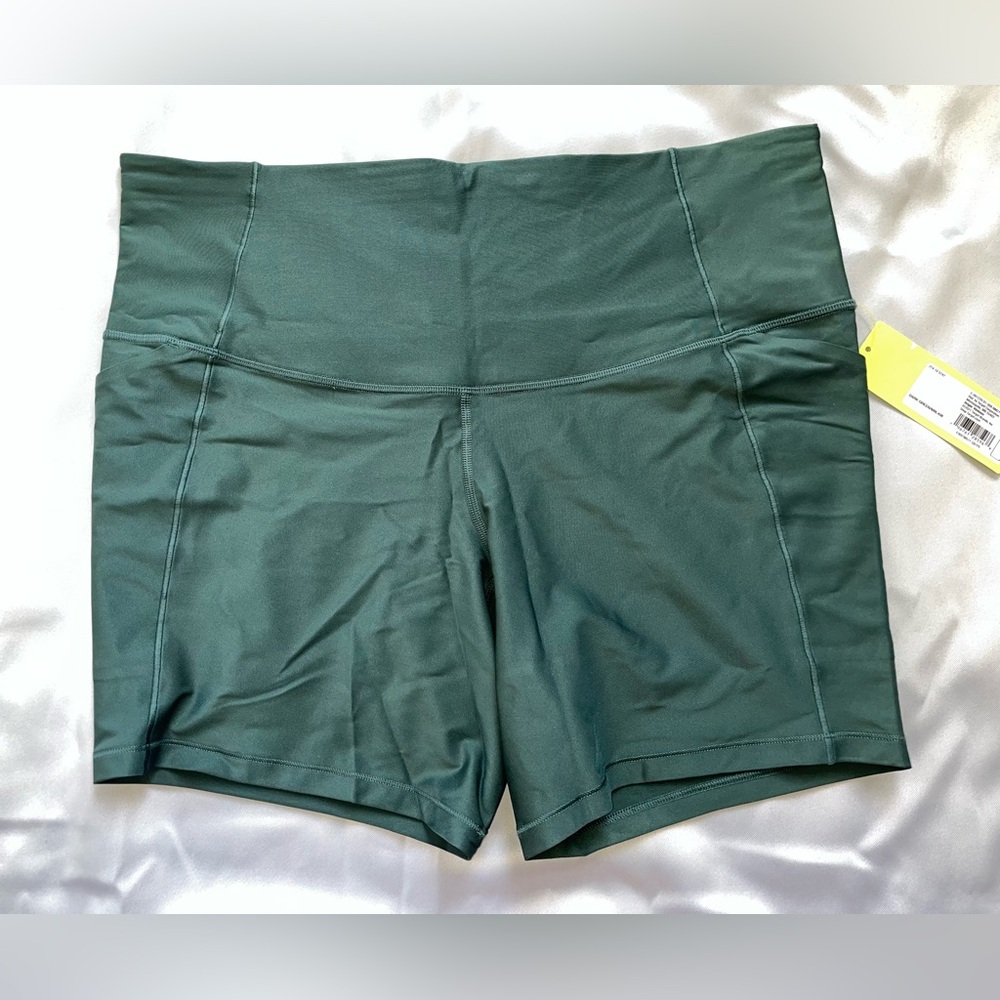 All in Motion Women's Effortless Support Bike Shorts 6"